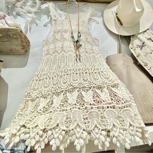Beautiful crochet boho tunic/dress/beach cover up w resort vacay beach vibe